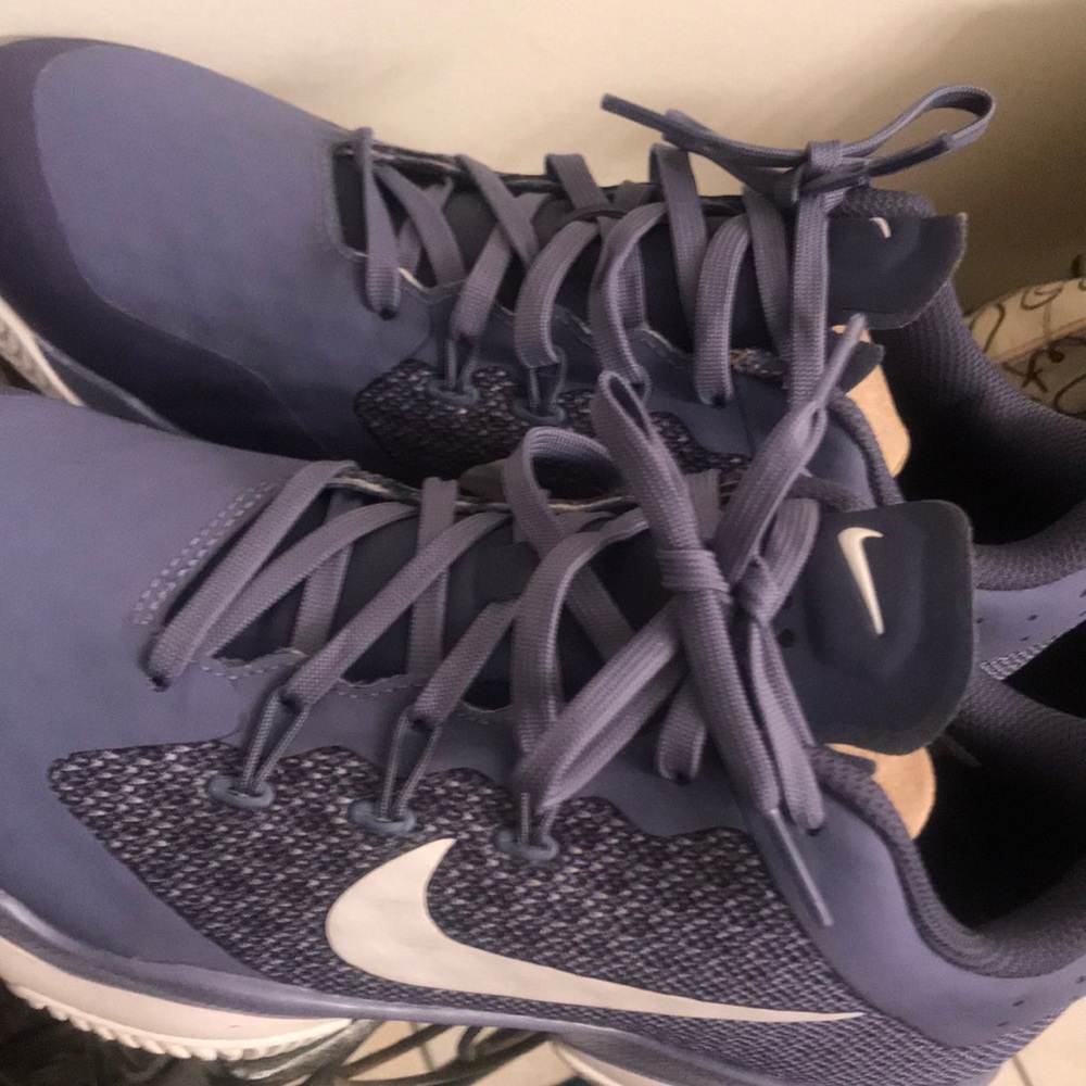 Nikes 🥰 - Picture 5 of 8